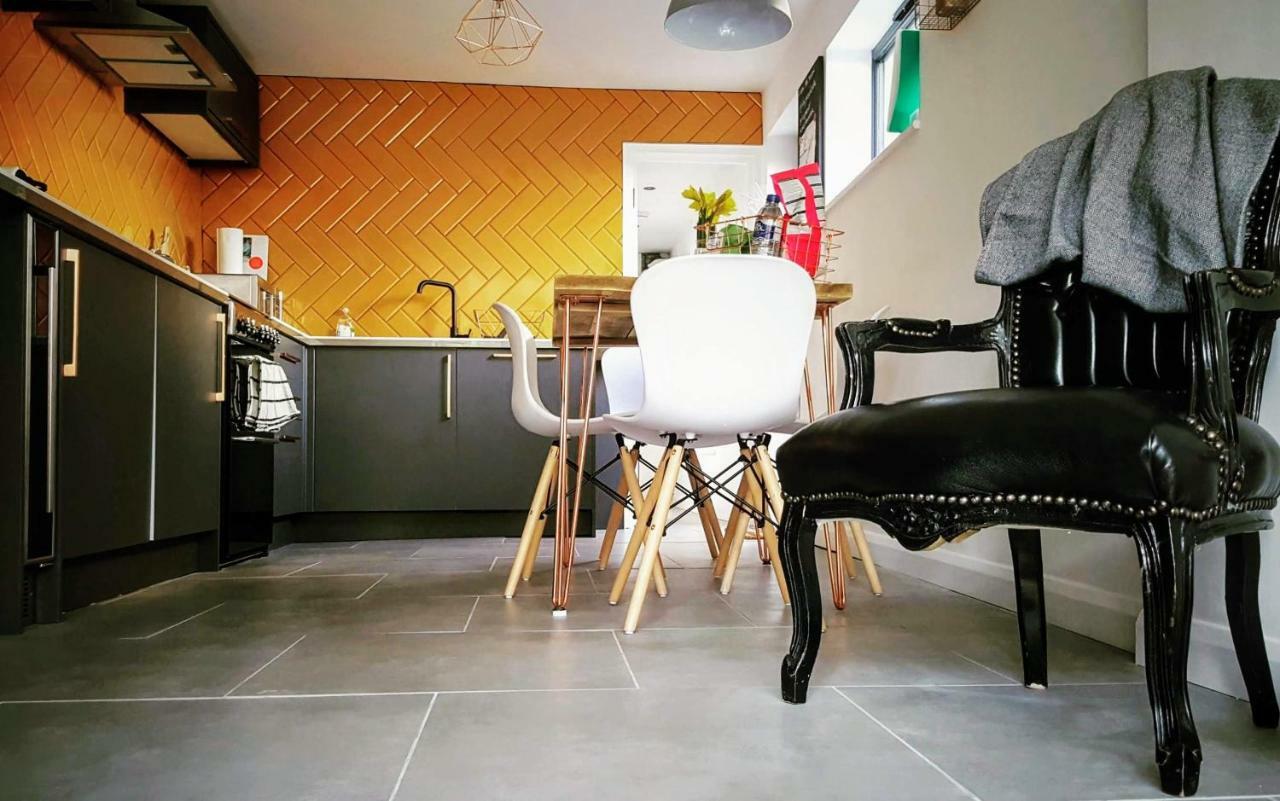 וויטסטייבל The Space At 8, Garden Flat Close To Town & Beach מראה חיצוני תמונה